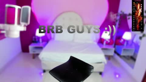 Snapshot of lauramartin1 chatting on January 2025 04:11:02 AM Laura MartinGMT-5 2200-0600 online show from January 2025 04:11:02 AM