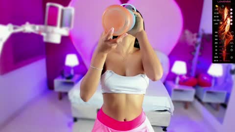 Snapshot of lauramartin1 chatting on January 2025 12:28:01 AM Laura MartinGMT-5 2200-0600 online show from January 2025 12:28:01 AM