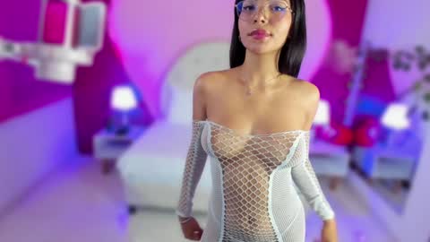 Snapshot of lauramartin1 chatting on January 2025 01:21:02 AM Laura MartinGMT-5 2200-0600 online show from January 2025 01:21:02 AM