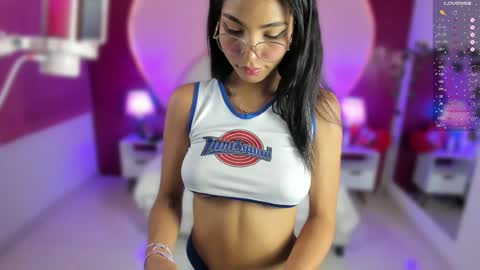 Snapshot of lauramartin1 chatting on February 2025 12:22:02 AM Laura MartinGMT-5 2200-0600 online show from February 2025 12:22:02 AM