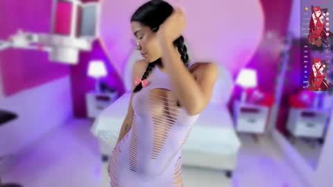 Snapshot of lauramartin1 chatting on February 2025 12:06:01 AM Laura MartinGMT-5 2200-0600 online show from February 2025 12:06:01 AM