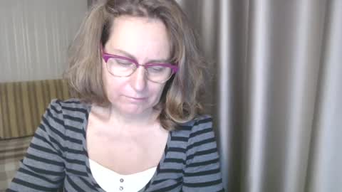Snapshot of lauraoven1 chatting on December 2024 01:06:01 PM Lauraoven1 online show from December 2024 01:06:01 PM