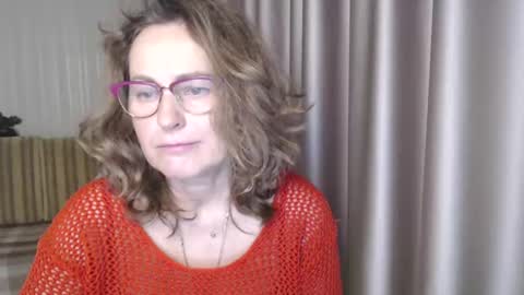 Snapshot of lauraoven1 chatting on December 2024 11:01:02 AM Lauraoven1 online show from December 2024 11:01:02 AM