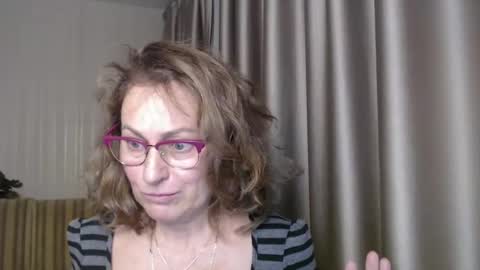 Snapshot of lauraoven1 chatting on December 2024 06:42:02 PM Lauraoven1 online show from December 2024 06:42:02 PM