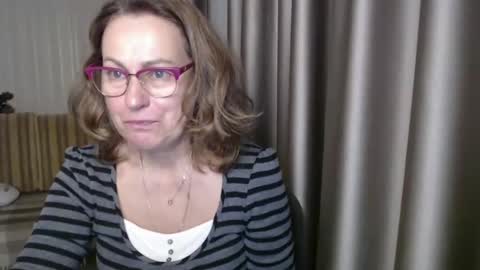 Snapshot of lauraoven1 chatting on December 2024 02:06:02 PM Lauraoven1 online show from December 2024 02:06:02 PM