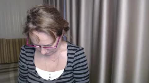 Snapshot of lauraoven1 chatting on December 2024 11:25:02 AM Lauraoven1 online show from December 2024 11:25:02 AM