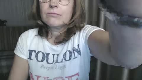 Snapshot of lauraoven1 chatting on December 2024 11:28:02 AM Lauraoven1 online show from December 2024 11:28:02 AM
