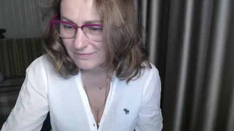 Snapshot of lauraoven1 chatting on December 2024 06:29:01 PM Lauraoven1 online show from December 2024 06:29:01 PM