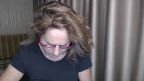 Snapshot of lauraoven1 chatting on December 2024 07:11:01 PM Lauraoven1 online show from December 2024 07:11:01 PM