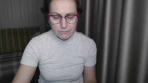Snapshot of lauraoven1 chatting on January 2025 09:19:02 AM Lauraoven1 online show from January 2025 09:19:02 AM
