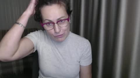 Snapshot of lauraoven1 chatting on January 2025 07:10:01 PM Lauraoven1 online show from January 2025 07:10:01 PM