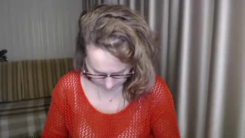 Snapshot of lauraoven1 chatting on January 2025 05:28:01 PM Lauraoven1 online show from January 2025 05:28:01 PM