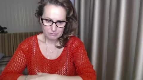 Snapshot of lauraoven1 chatting on January 2025 07:00:01 AM Lauraoven1 online show from January 2025 07:00:01 AM