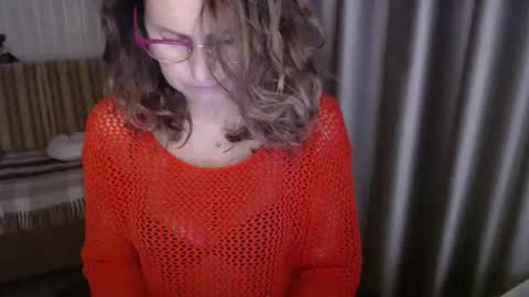 Snapshot of lauraoven1 chatting on October 2025 02:37:01 PM Lauraoven1 online show from October 2025 02:37:01 PM