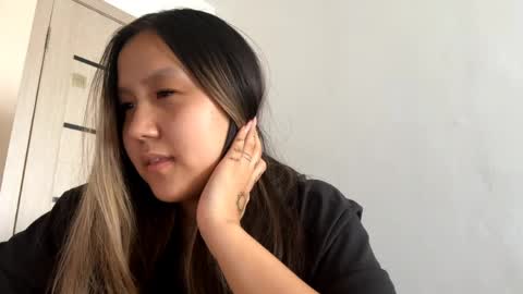 Snapshot of lauraparda chatting on March 2026 10:37:02 AM Miko online show from March 2026 10:37:02 AM