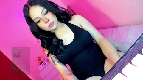 Snapshot of laurasinclair chatting on January 2026 02:47:02 AM Your sweet Laura online show from January 2026 02:47:02 AM