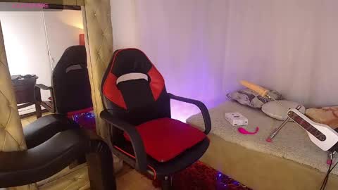 Laura Sofia online show from April 2026 06:20:02 AM