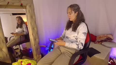 Laura Sofia online show from April 2026 11:10:01 PM