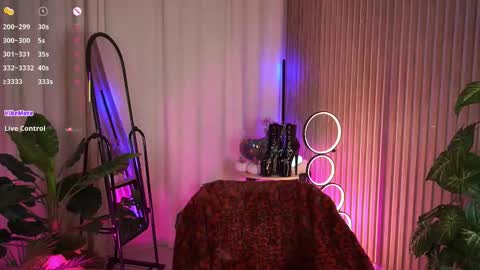  Laura  online show from November 2025 05:40:02 AM