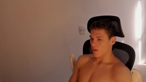 Laureent online show from February 2026 07:10:01 PM