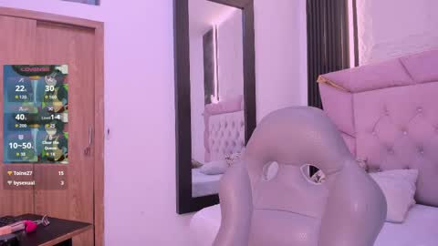 Laurem online show from September 2025 07:26:01 PM