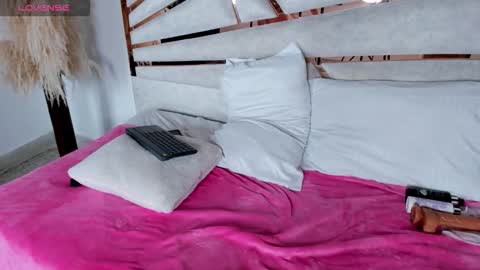 lauren_blaze online show from February 2026 01:26:02 PM