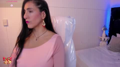 Snapshot of lauren_fit chatting on February 2025 03:42:02 PM Lauren online show from February 2025 03:42:02 PM