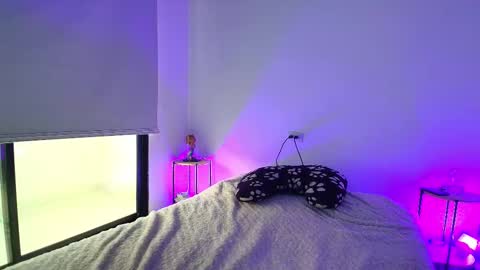 Snapshot of lauren_gil_ chatting on October 2025 12:01:02 PM 1 online show from October 2025 12:01:02 PM