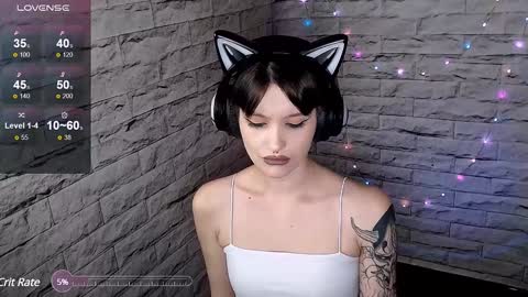 Snapshot of lauren_raquel chatting on December 2024 07:18:02 PM Eva online show from December 2024 07:18:02 PM