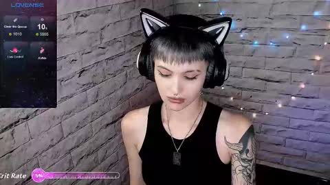 Snapshot of lauren_raquel chatting on September 2025 06:18:02 PM Eva online show from September 2025 06:18:02 PM