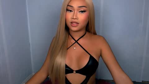 Snapshot of laurenfox16 chatting on October 2025 05:23:02 PM chloe3 online show from October 2025 05:23:02 PM