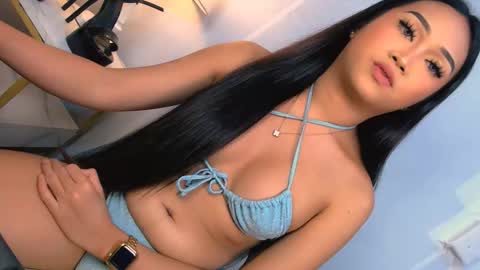 Snapshot of laurenfox16 chatting on November 2025 06:32:01 PM chloe3 online show from November 2025 06:32:01 PM