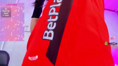 Lauren Hu online show from November 2025 03:06:01 AM