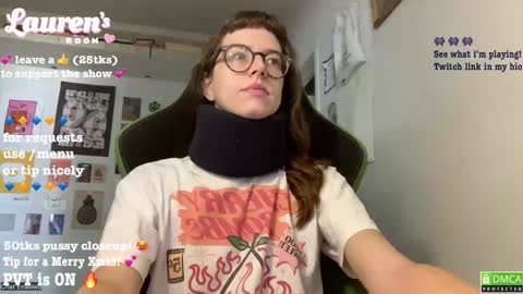 Snapshot of laurenipsumsit chatting on December 2024 02:22:02 PM Lauren online show from December 2024 02:22:02 PM
