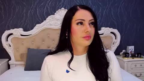 Laura online show from November 2025 07:18:02 AM