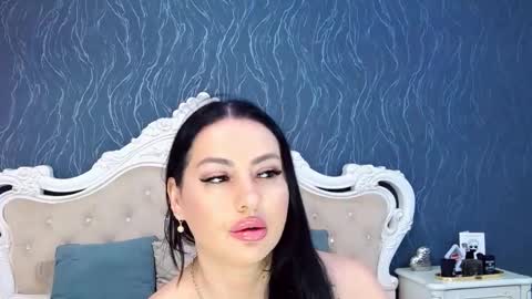 Laura online show from November 2025 08:58:02 AM