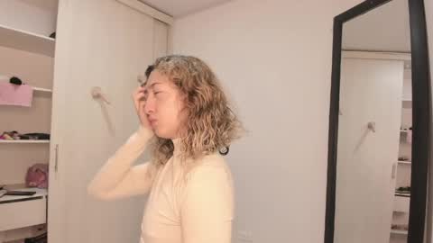 laurenn_111 online show from June 2026 11:08:01 PM
