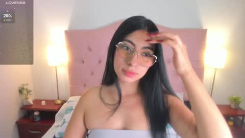Snapshot of laurenn_smitth chatting on January 2025 12:35:01 PM laurenn_smitth online show from January 2025 12:35:01 PM