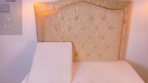laurenn_smitth online show from April 2026 12:33:02 PM