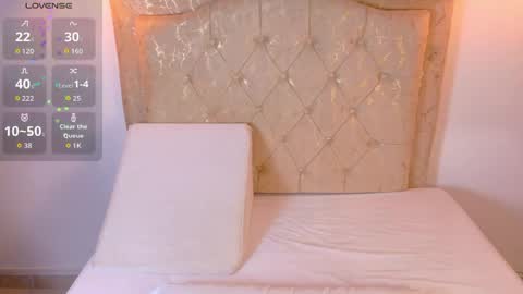 laurenn_smitth online show from June 2026 12:50:02 PM