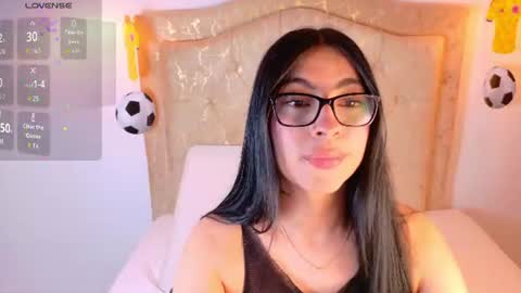 laurenn_smitth online show from June 2026 12:47:02 PM