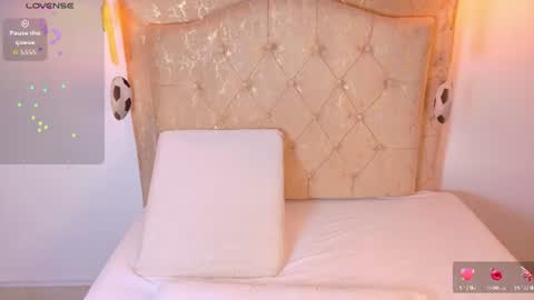laurenn_smitth online show from June 2026 01:35:02 PM