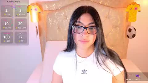 laurenn_smitth online show from June 2026 12:42:02 PM