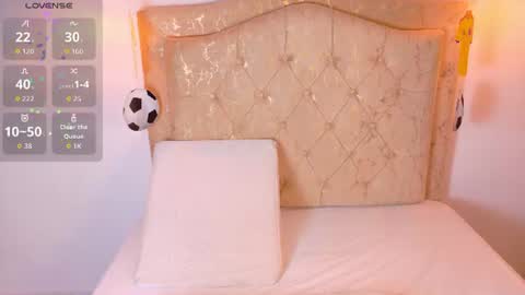 laurenn_smitth online show from June 2026 12:42:01 PM