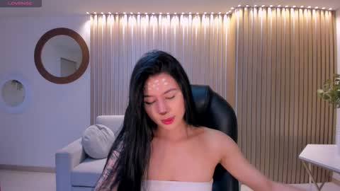 Lau  online show from November 2025 04:58:02 AM