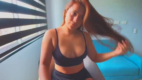 Lauri online show from November 2025 07:12:01 PM