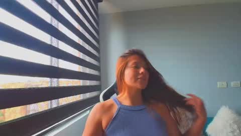 Snapshot of lauri_fit chatting on April 2026 07:21:02 PM Lauri online show from April 2026 07:21:02 PM