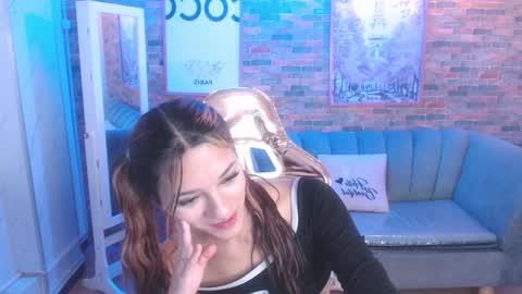 Laurita  online show from December 2024 11:28:01 PM