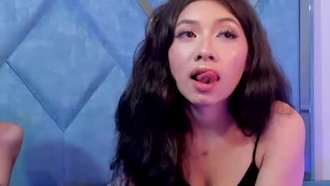 Laury and Narem online show from November 2025 07:41:02 AM