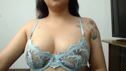 Snapshot of lauu_jones chatting on November 2025 02:01:02 AM Laura online show from November 2025 02:01:02 AM